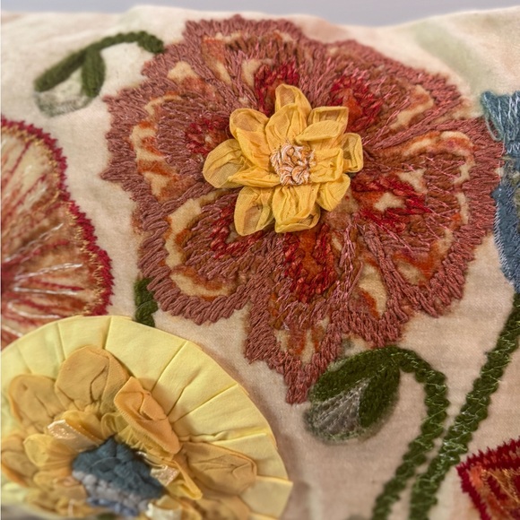 Pair (2) of Vintage Pier 1 Floral Embroidered Accent Pillows - Picture 10 of 12